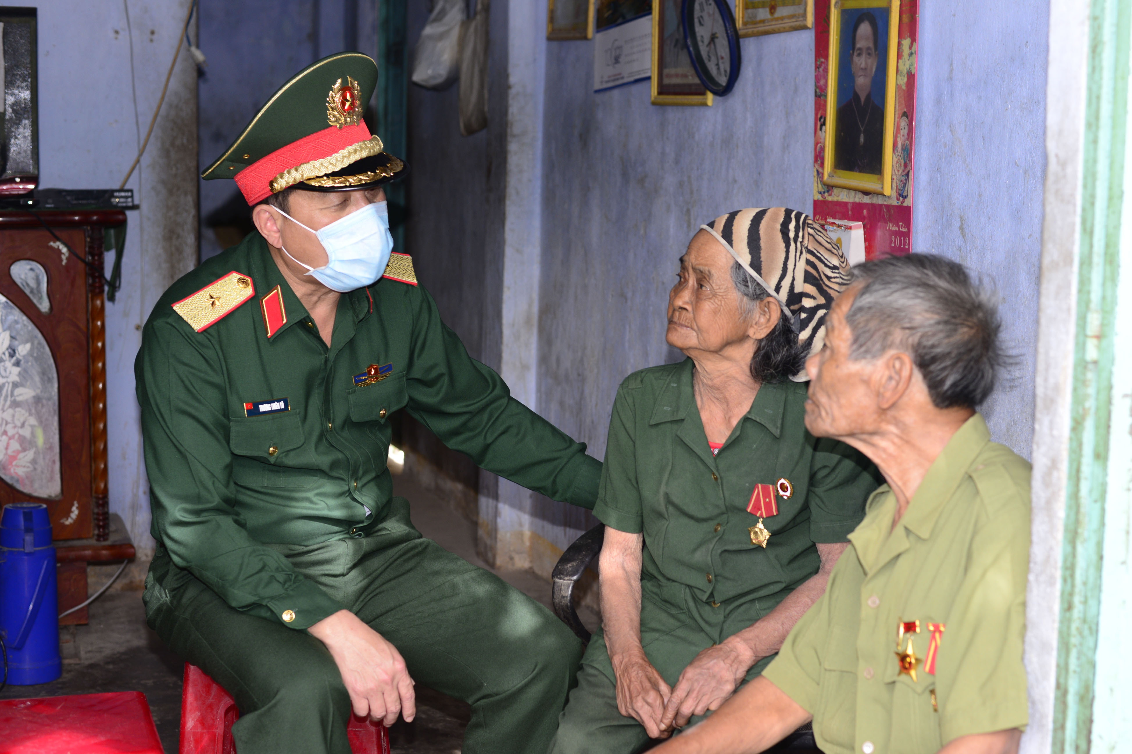 “Xuân khu 5 đoàn kết, Tết thắm tình quân dân”